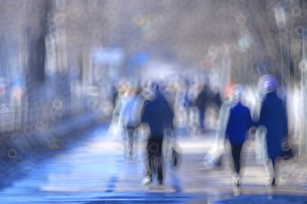 blurred background defocusing city people crowd